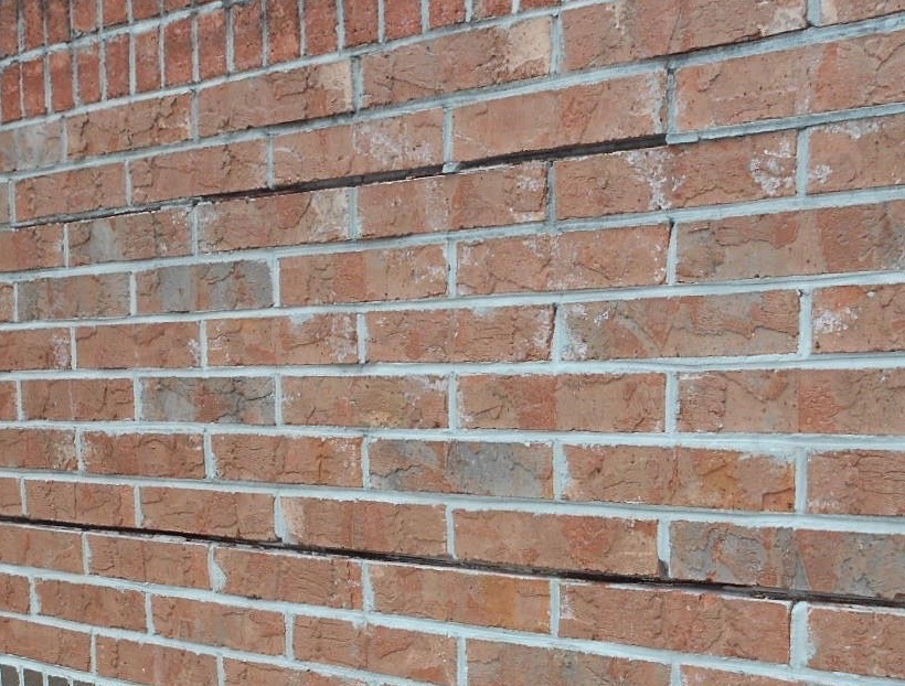 Brick Mortar horizantal crack