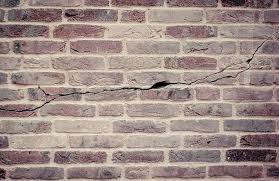 horizantal crack in brick