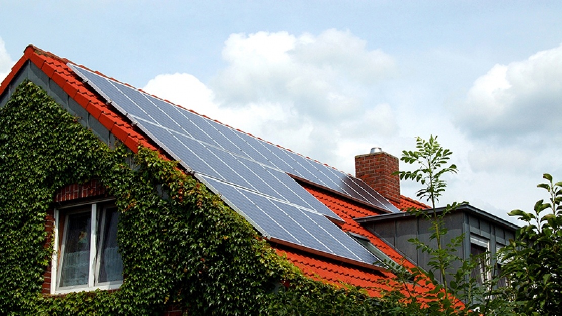 the advantages and disadvantages of generating your own solar power.